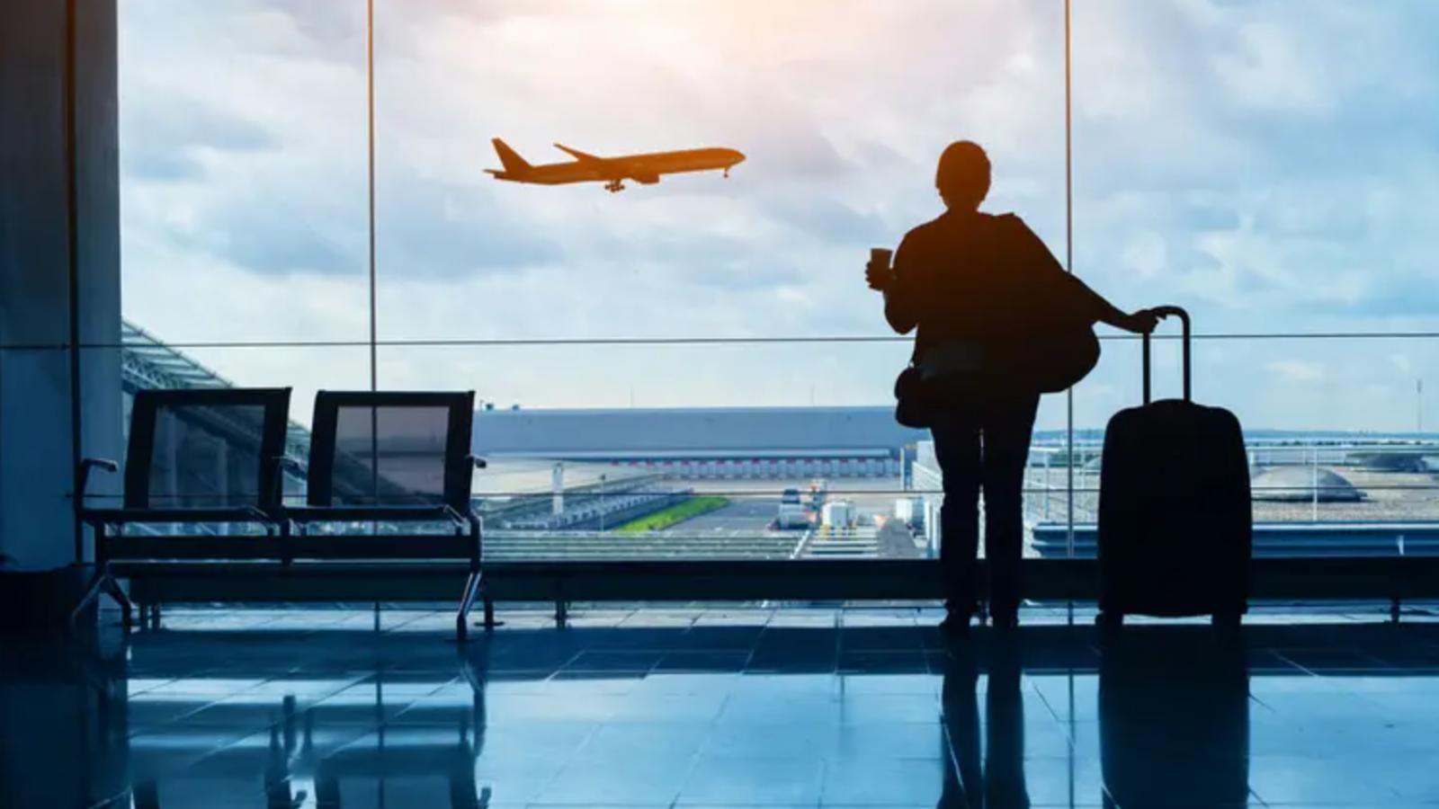 Viajero en aeropuerto